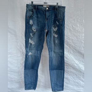 Dittos Boyfriend Low Rise Crop size 29. 29x31 distressed skinny jeans.
